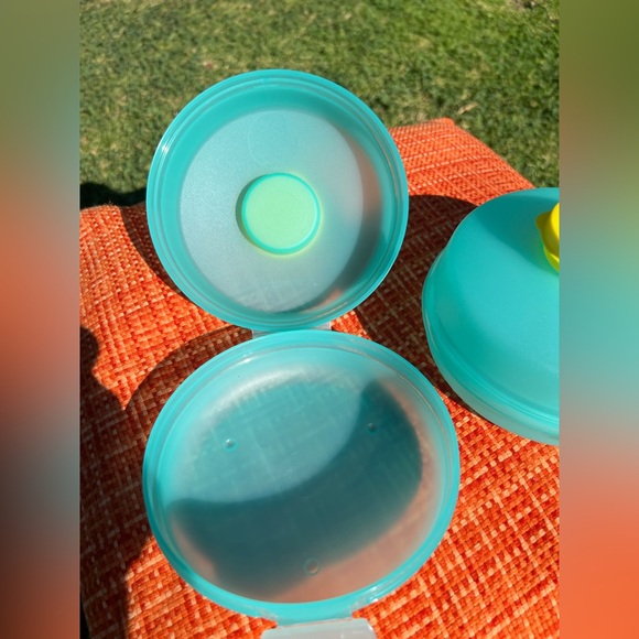 4PC NEW TUPPERWARE 2 ROUND KEEPERS 2 SMIDGETS SANDWICH BAGEL SALAD SNACKS CEREAL - Picture 5 of 5